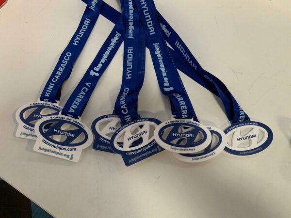 Medalla PVC Grande PERSONALIZADA - Imagen 2